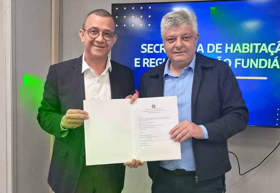 Prefeito de Liberato Salzano assina importantes convênios em Porto Alegre